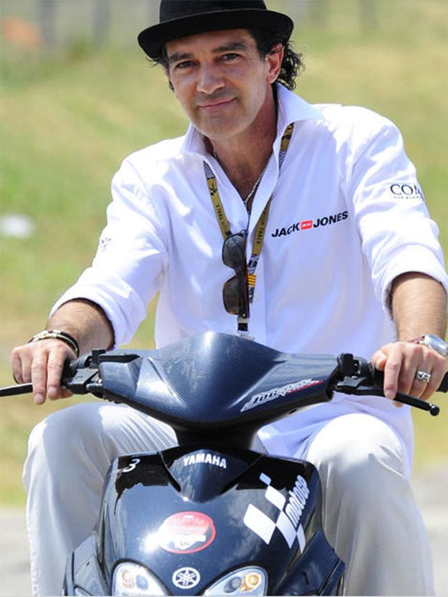 Antonio Banderas cumplió 55 años y sus fans lo llenaron de cariño