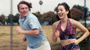 Cooper Hoffman, hijo del gran Philip Seymour Hoffman, y Alana Haim, dos actores sin experiencia que brillan en esta película.&nbsp;