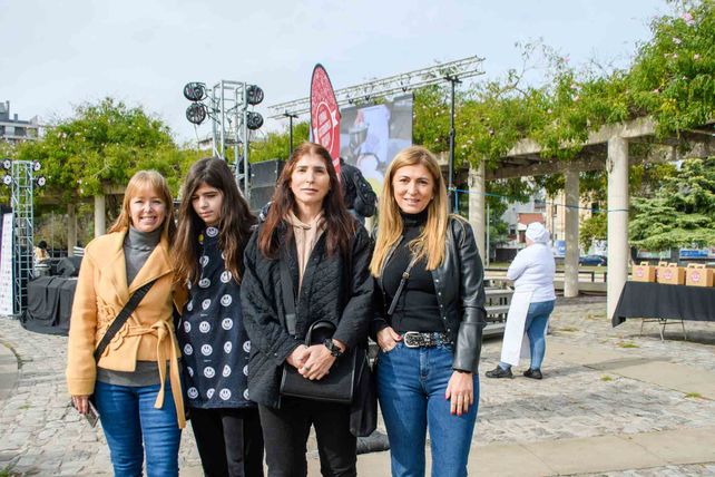 Victoria Schmuck, Mia Migliazzo, Guillermina Gelman y Alejandra Mattheus.  