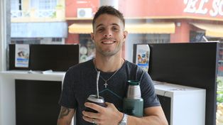 Fiel a una tradición. Como buen charrúa, el uruguayo llegó a la Redacción de Diario UNO acompañado por el mate.&nbsp;