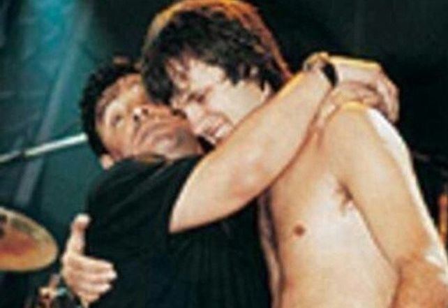 Maradona le cumplió el deseo a los integrantes de la banda de El Palomar y asistió a un show que estos dieron en el estadio Obras.