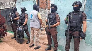 Durante los allanamientos se detuvo a cuatro personas involucradas en la venta de drogas.