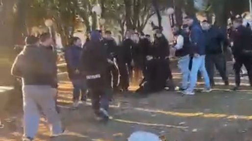 Un policía está en estado crítico tras ser atacado en un partido de fútbol en Carcarañá