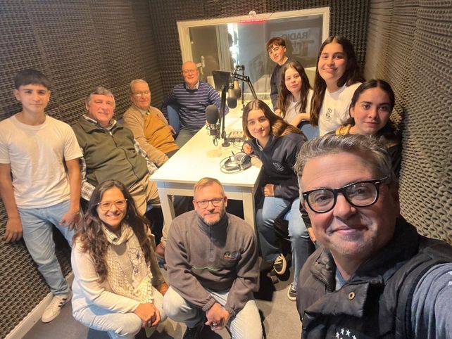 Pase al frente: un podcast de alumnos de San Genaro para celebrar los 70 años de la escuela