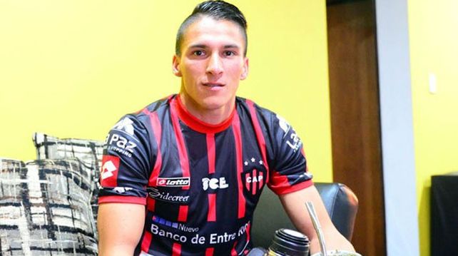 Tras ganarle a River, escracharon desnudo a un jugador de Patronato