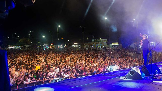 La Fiesta convocó a miles de personas cada noche que disfrutaron de diferentes géneros musicales.