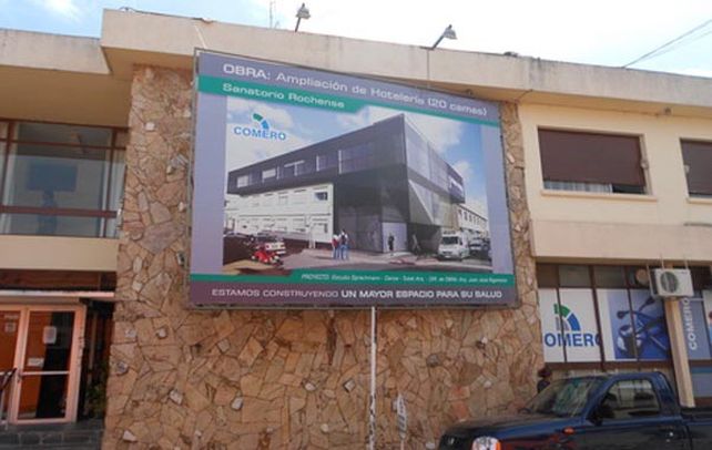 Aislado. El viajero es asistido en el sanatorio Comero de Rocha.
