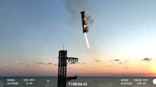 SpaceX logró una proeza espacial: atrapó el propulsor del cohete Starship intacto