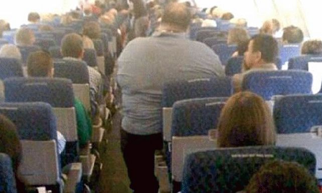 Una azafata justifica con una foto que los obesos m&oacute;rbidos paguen dos asientos