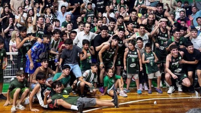 Ferro festejó en su casa la clasificación a la final de la Liga Provincial.