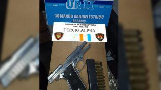 El arma secuestrada a uno d elos detenidos