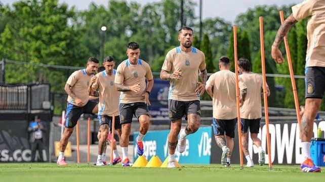 Argentina entrenó y viajó a Nueva Jersey para el partido ante Chile