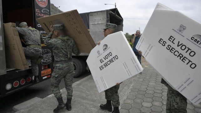 Ecuador elige presidente en un clima de violencia