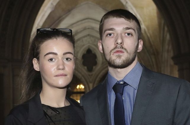 desesperante. Kate James y Tom Evans