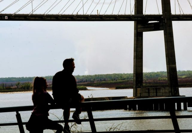 Los incendios en las islas no cesan y el humo vuelve a intoxicar el aire de Rosario
