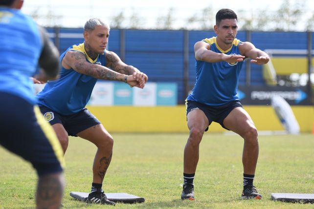 Juan Gabriel Rodríguez (derecha) es uno de los jugadores que no seguiría en Central. A fin de mes se le vence el contrato.