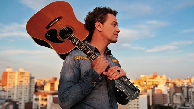 “Me considero compositor de canciones desde este nuevo disco”