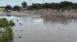 Barrio Los Hornos y un fuerte reclamo al municipio: no llueve hace diez días pero las calles siguen inundadas por desagües tapados