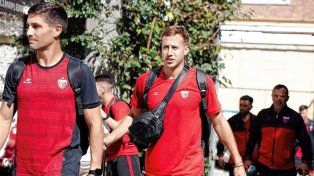 Colón viajó a Buenos Aires con el equipo prácticamente confirmado