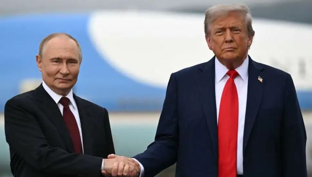 El presidente de Estados Unidos Donald Trump se reunió con el líder de Ucrania Volodímir Zelenski para avanzar en negociaciones de paz. Antes habló con Putin