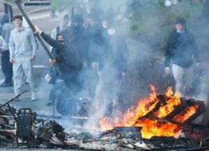 Francia: más de 400 colegios cerrados por protestas estudiantiles y más de 5.000 detenidos