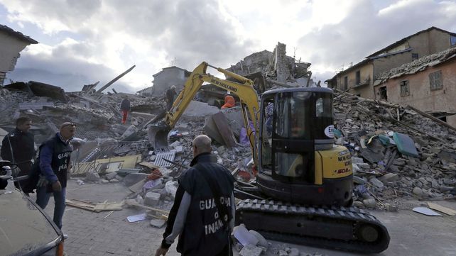 Ascienden a 120 los muertos por el devastador terremoto en el centro de Italia