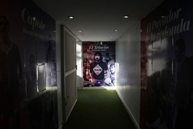 El túnel con los ídolos del charrúa. El ingreso al campo de juego del Gabino Sosa se renovó en su totalidad. En el sobresalen, por supuesto, las fotos del Trinche Carlovich, Vicente de la Mata y Gabino Sosa.