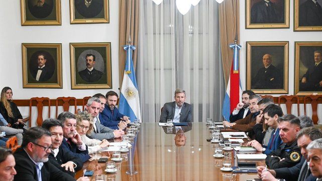 Rogelio Frigerio reunió a intendentes y funcionarios para coordinar acciones por la venida de la Corriente de El Niño.&nbsp;