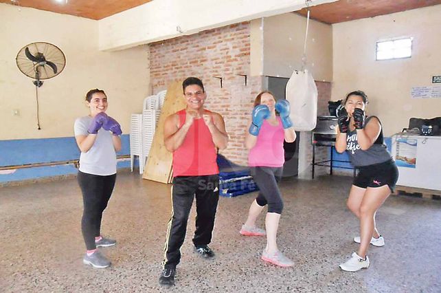 Boxeo. Bajo la supervisión del profesor Tomás Miranda