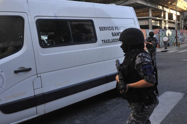 Atacan a tiros al vehículo que trasladaba a los imputados por el crimen del Pájaro Cantero