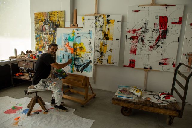 El reconocido artista plástico local Andrés Mariani realizó las obras.