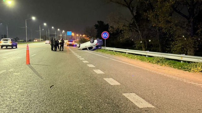 Un herido grave al volcar un auto en Circunvalación y ruta nacional 34