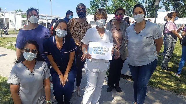 Abrazo simbólico. Fuerte respaldo a Cintia Sgavetti