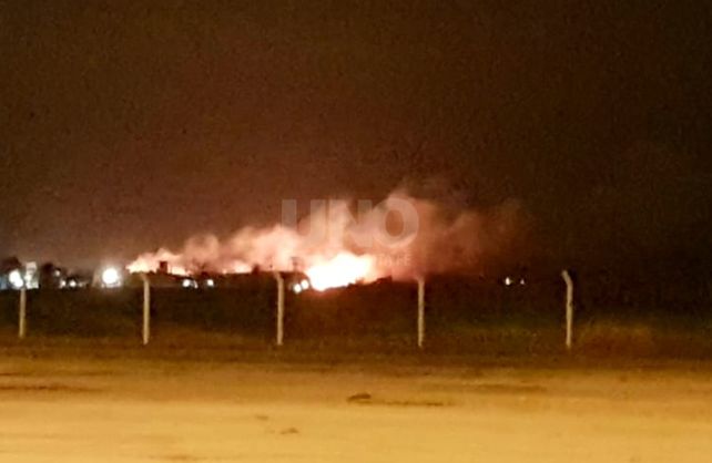 Las imágenes del impactante incendio de pastizales en el barrio privado Aires del Llano