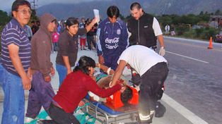10 muertos al desbarrancarse un &oacute;mnibus superpoblado en Jujuy