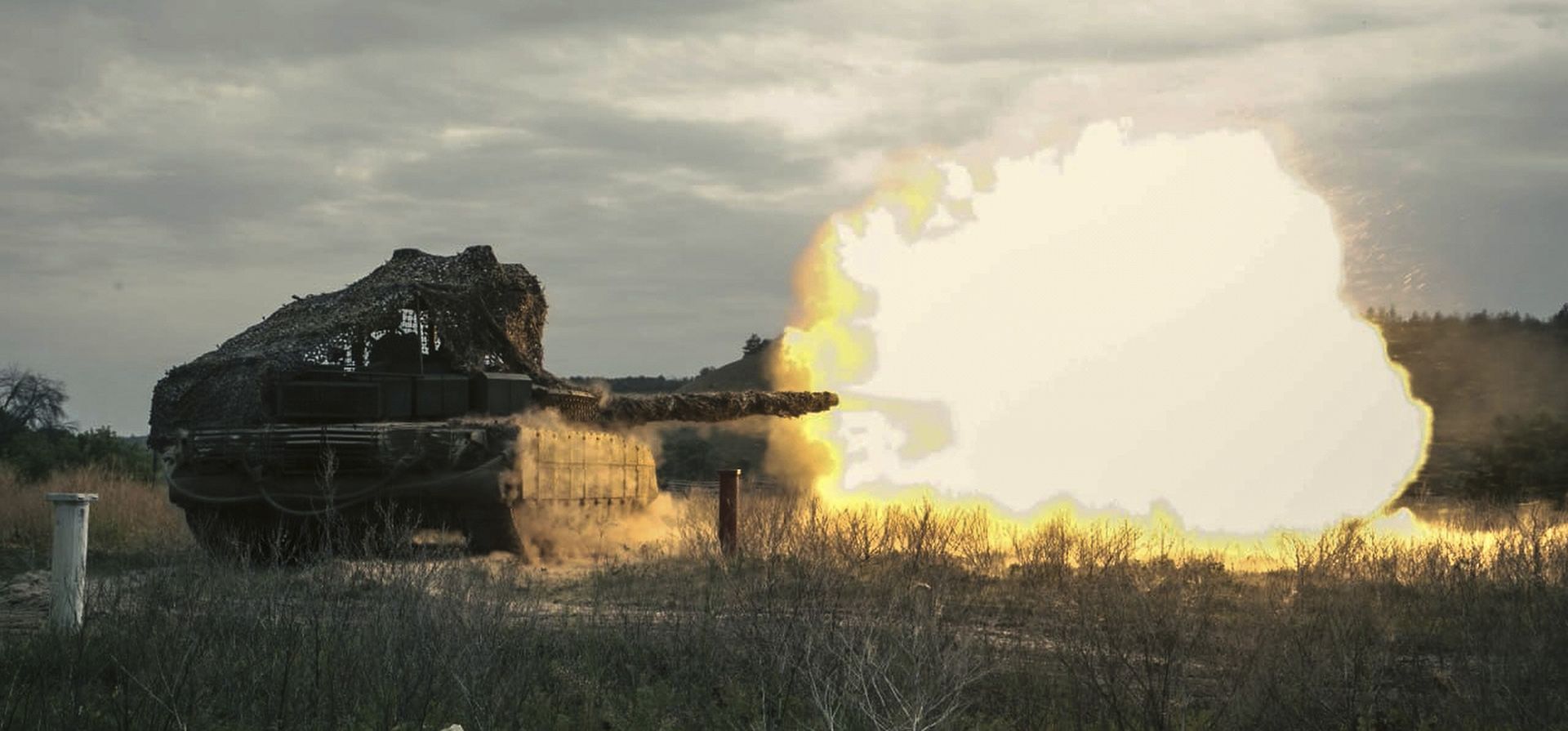 Un tanque ruso dispara durante una práctica en un campo de entrenamiento en un lugar no revelado de Ucrania, viernes 15 de agosto de 2025 (Prensa Ministerio de Defensa de Rusia vía AP) Un tanque ruso dispara durante una práctica en un campo de entrenamiento en un lugar no revelado de Ucrania, viernes 15 de agosto de 2025 (Prensa Ministerio de Defensa de Rusia vía AP)