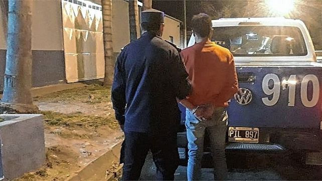 Paraná: agredió a su pareja porque lo encontró fumando en el baño