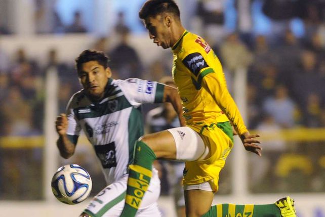 Sarmiento recibe a Defensa con la obligación de ganar para no descender