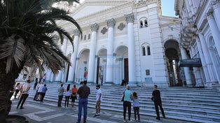 Paranaenses realizan el recorrido de las Siete Iglesias de un modo especial