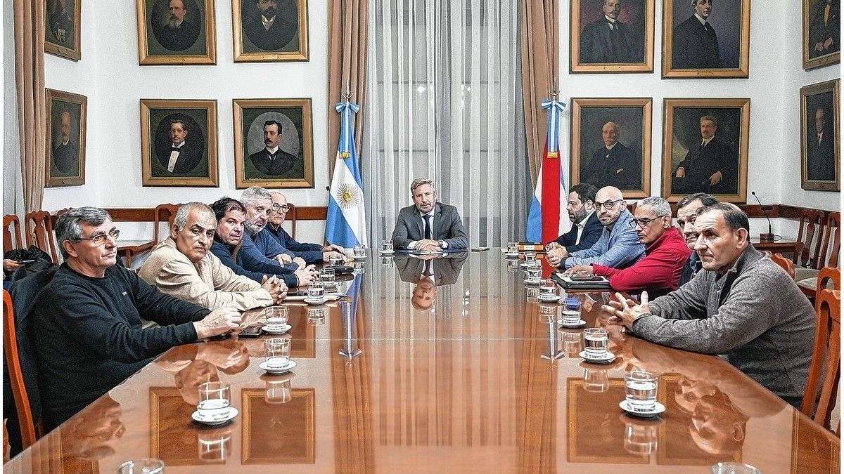 Frigerio recibió a gremios de Granja Tres Arroyos para avanzar en una salida a la crisis laboral