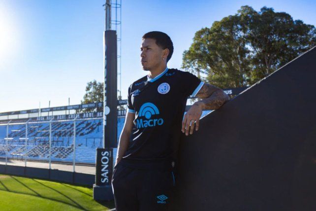 Saravia quedó libre y Unión acelera por el volante que quiere Madelón