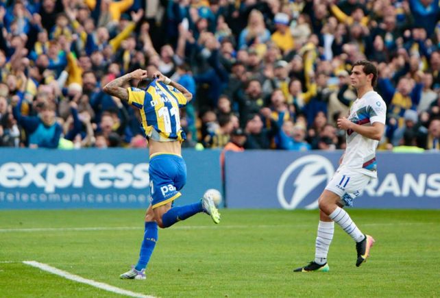 Di María acaba de convertir su primer gol tras el regreso a Central: fue de penal ante Godoy Cruz.
