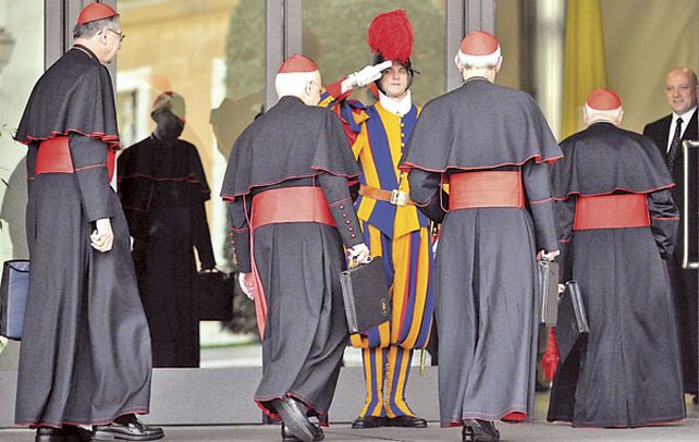 Congregaciones generales. Casi 150 cardenales realizaron por segundo día reuniones preliminares.
