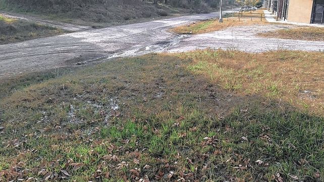 Paraná: vecinos de Vicoer 46 Viviendas reclaman por caños de agua rotos