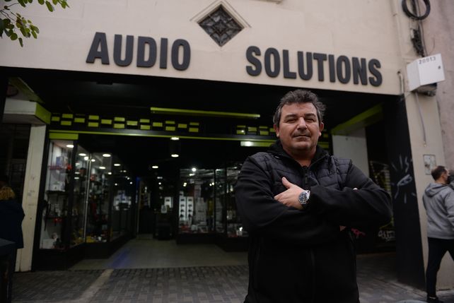 A contramano de la virtualidad, crece la venta de vinilos y tocadiscos