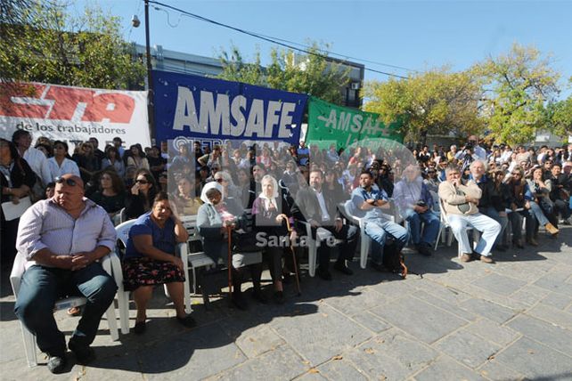 Homenajearon a los docentes y a los establecimientos escolares que ayudaron a los evacuados durante la inundación del 2003