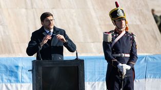 El gobernador de Santa Fe, Maximiliano Pullaro, le reclamó al presidente Javier Milei federalismo para el desarrollo del interior.&nbsp;
