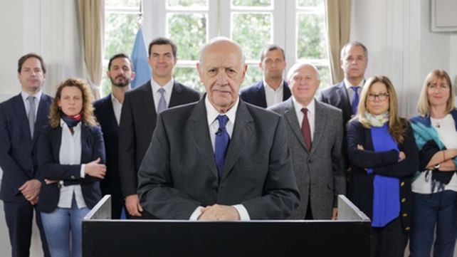 Mensaje y equipo.&nbsp; Lavagna reclamó al gobierno que renegocie de inmediato la deuda con el FMI.
