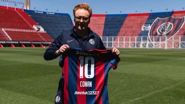 Conan O’Brien se fotografió con la camiseta del club San Lorenzo.&nbsp;