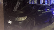 Choque en Echesortu: un auto subió a la vereda e impactó contra un comercio
